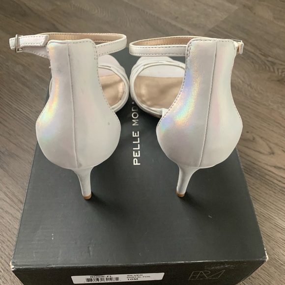 Pelle Moda Ronnie Ankle Strap Sandal Size 10 Silver Digital Foil Metallic - NWB - Picture 5 of 15